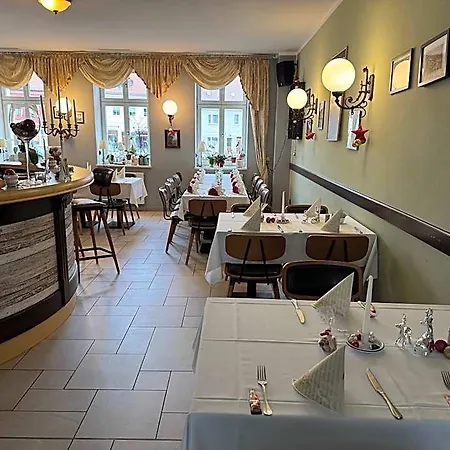 Отель Und Restaurant Zum Deutschen Hause Люббенау